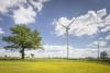 éolienne dans un paysage rural